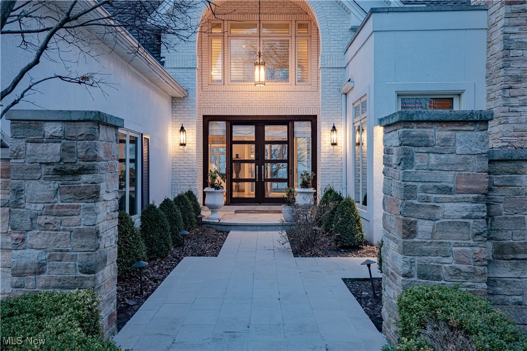 19486 Frazier Drive, Rocky River, Ohio image 2