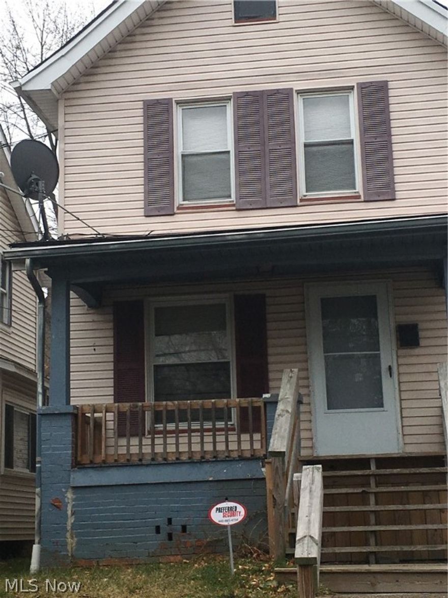 Is bigger than it looks! This home as living room, dining room, full size kitchen equipped with refrigerator and stove. Also has a full bath on main floor