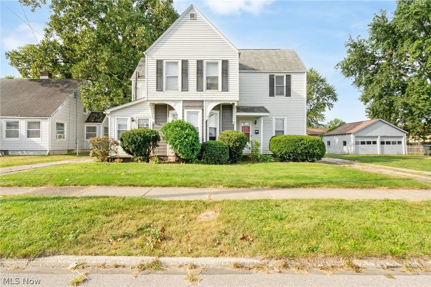 Fully Occupied Duplex in Cuyahoga falls! Vinyl Siding, Full Basement, Laundry in-unit, separate utilities, separate driveways. 24 Hour Minimum Notice to show, 516 will be available for 1st showing. If interested, 518 will be available to show with pre-approval or proof of funds. Seller has 4 other properties available for sale, can be bought individually or in a package, see MLS #s 4317492 4317527 4317540 4317568 4317592