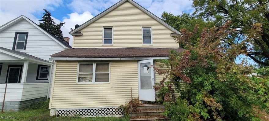 Duplex in the heart of the West Side of Cleveland.  Each unit has 2 bedrooms, bathroom, living area, kitchen.  Shared basement.  Close to downtown, Metro Hospital, Ohio City and more!