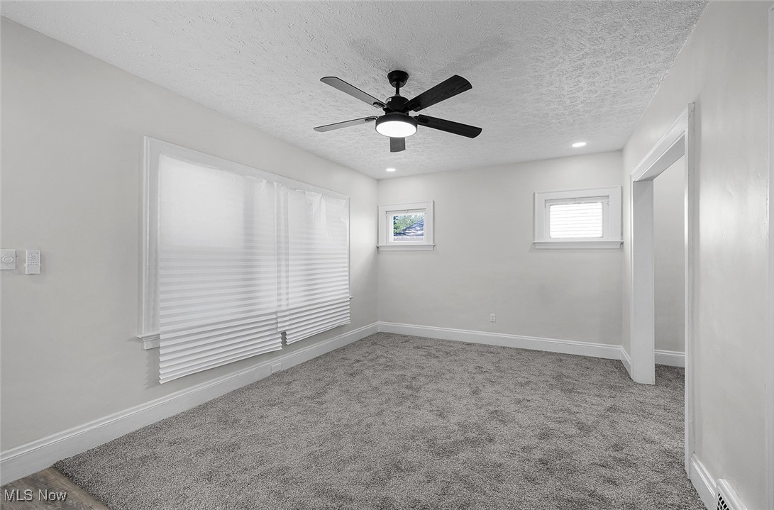 12513 Dove Avenue, Cleveland, Ohio image 18