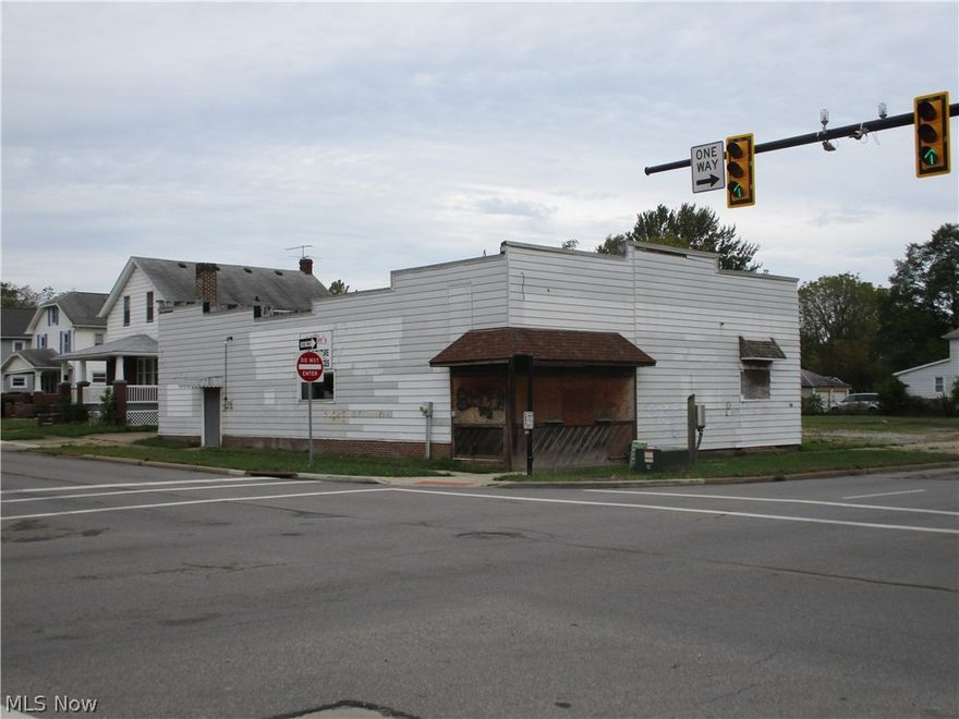 Multi-use commercial building with high visibility. Plenty of off street parking. Furnace is new. Newer large office and full bath. Easy access to highways.
