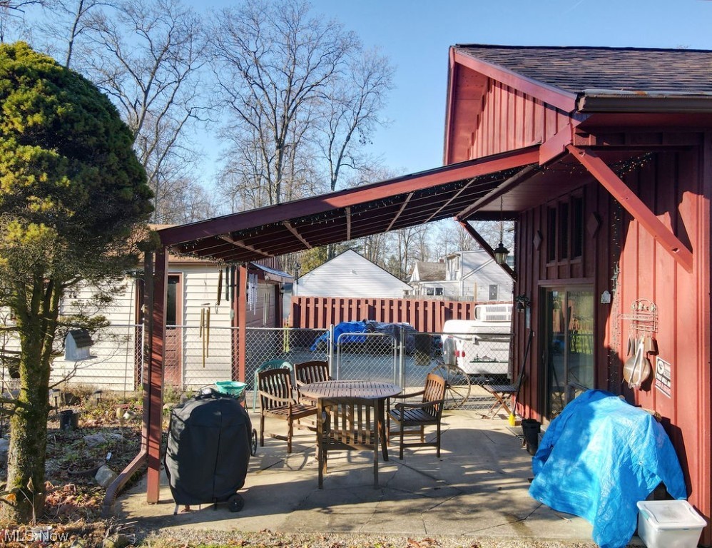 Moris C Black 01 - Residential