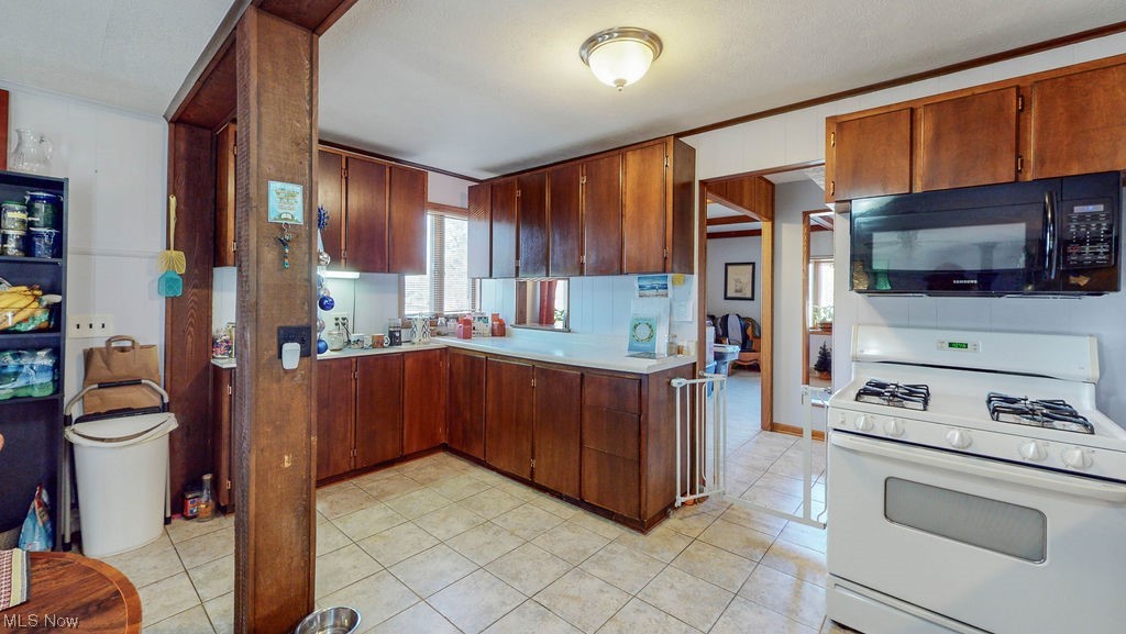 Moris C Black 01 - Residential