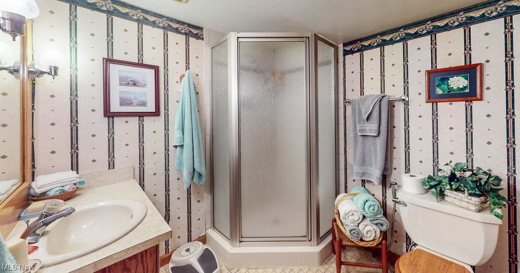 Moris C Black 01 - Residential