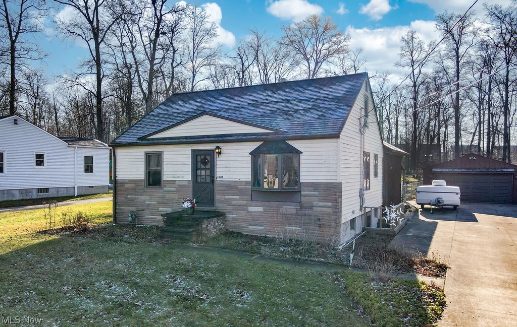 Moris C Black 01 - Residential