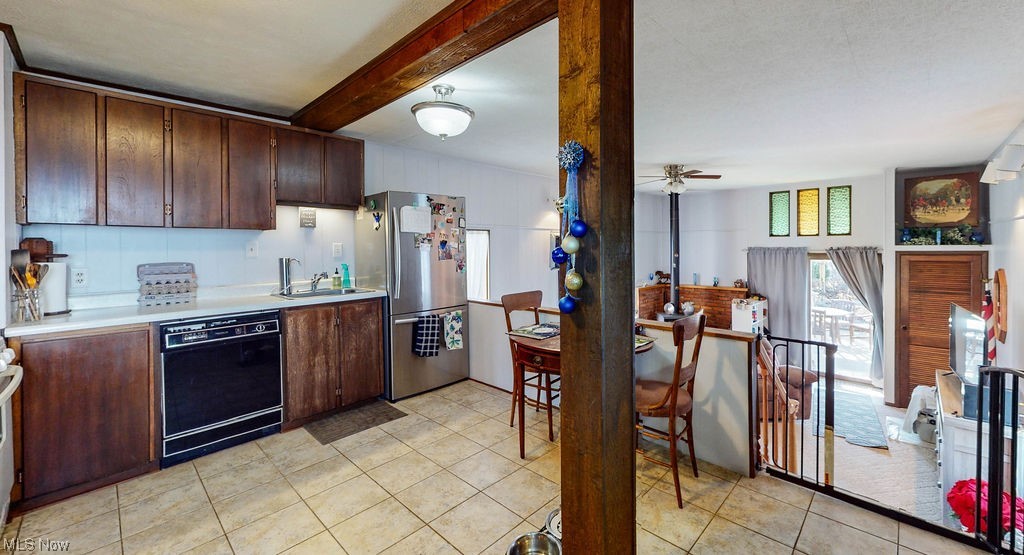 Moris C Black 01 - Residential