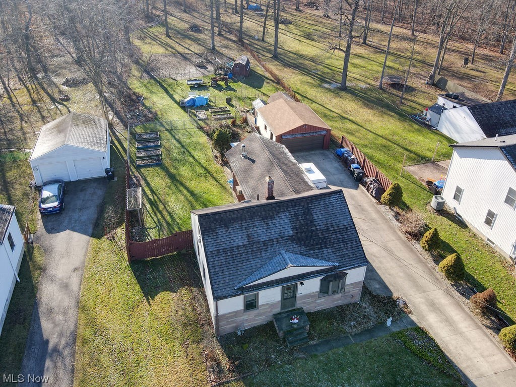 Moris C Black 01 - Residential