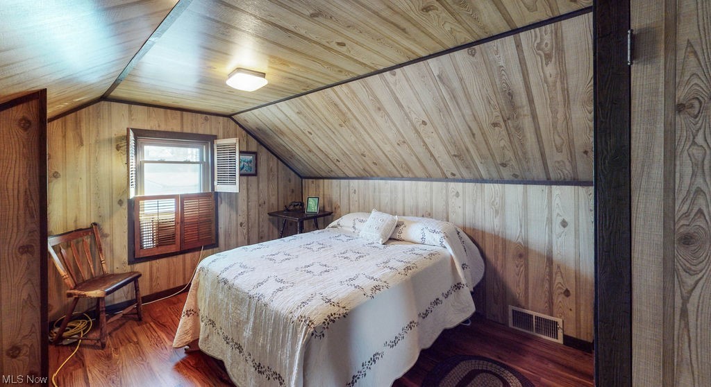 Moris C Black 01 - Residential