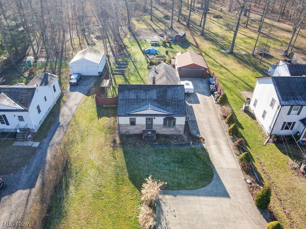 Moris C Black 01 - Residential