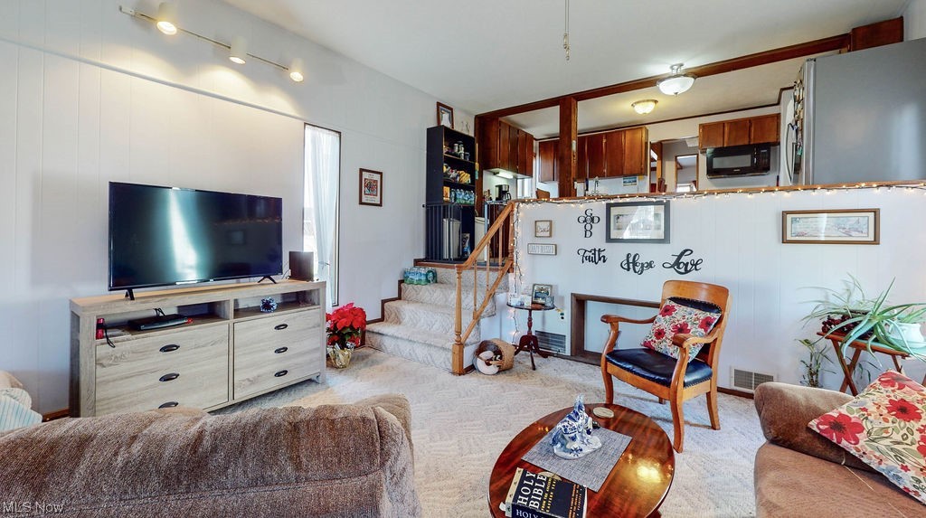 Moris C Black 01 - Residential