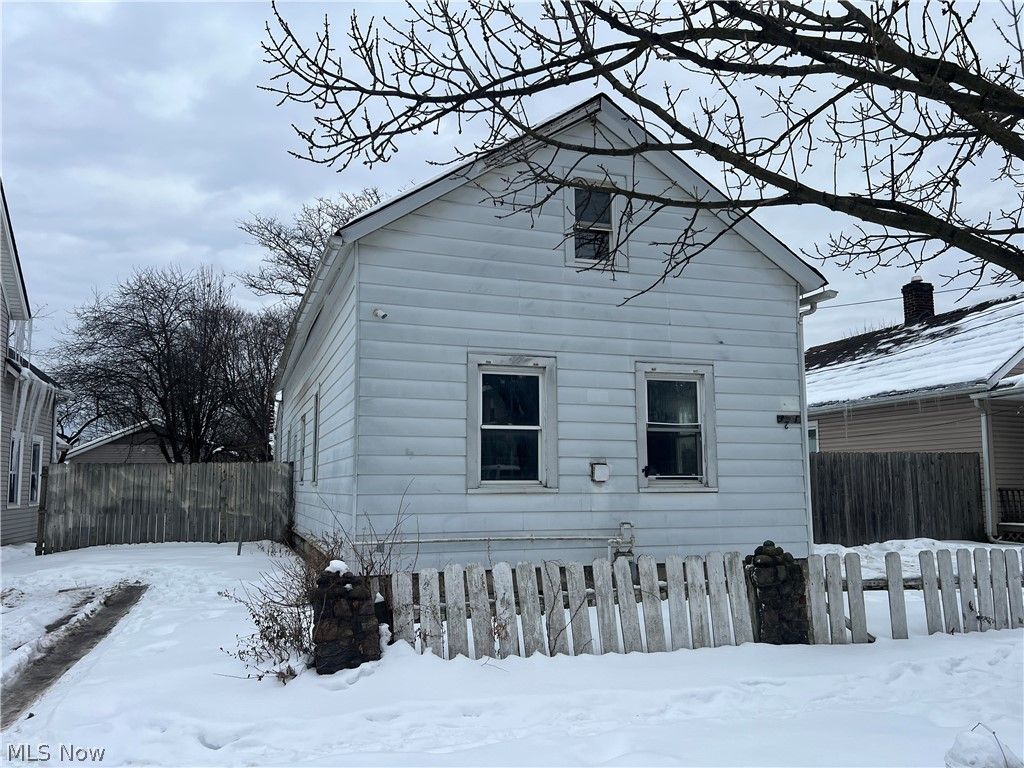 Photo of 3201 W 50th Street, Cleveland, OH 44102 (MLS # 5186053)
