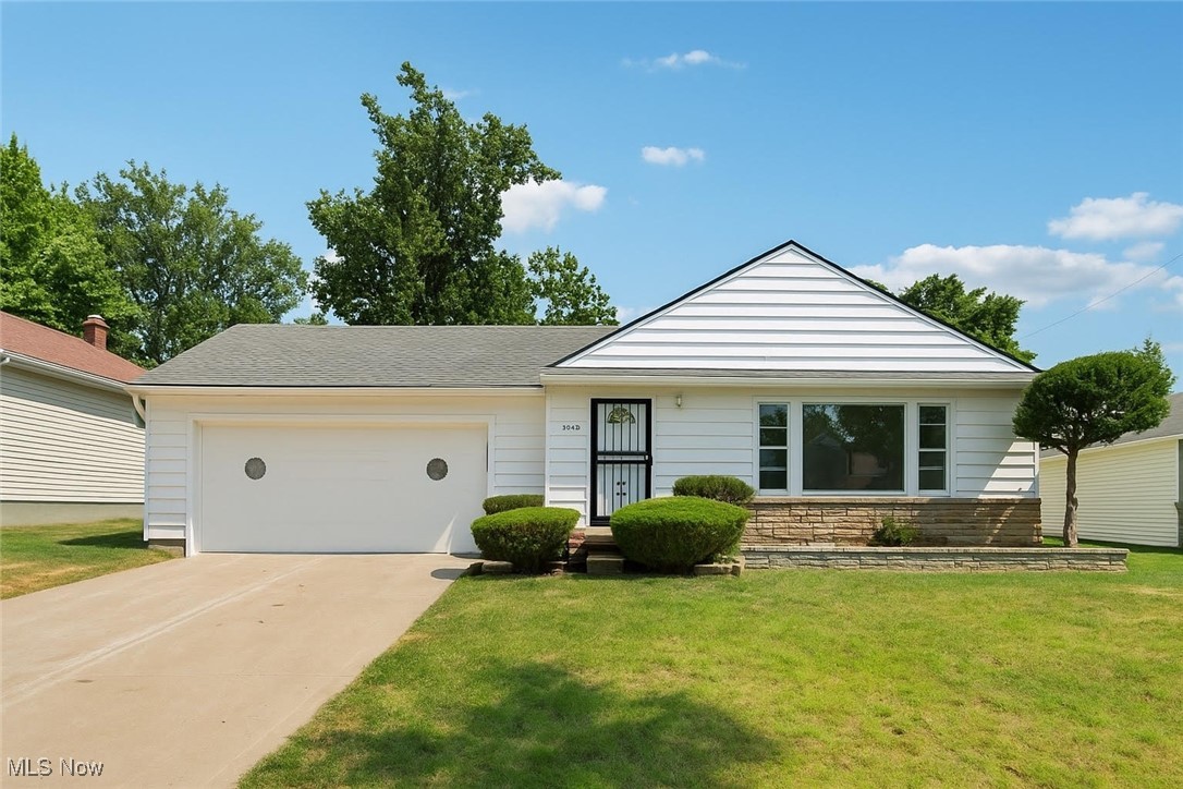 Welcome to 4499 E Frontenac Drive — a beautifully updated ranch in the heart of Clarkwood Estates. This move-in-ready home offers 3 spacious bedrooms, 2 full bathrooms, and a finished basement perfect for additional living space, guest suite, or recreation area.
Step inside to find brand-new flooring and a stylishly renovated kitchen featuring new cabinetry, quartz countertops, and stainless steel appliances.
Enjoy peace of mind with a new roof and updated mechanicals, and a fully waterproofed basement with lifetime warranty. The attached two-car garage, central air, and spacious backyard round out the features that make this home a standout.
The exterior features a small back patio overlooking a large, partially fenced yard — perfect for outdoor entertaining, pets, or play.
This home is a must-see for anyone looking for comfort, style, and value. Schedule your showing today!