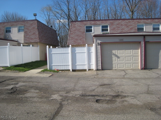 Oxford Heights Condos Ph 04 - Residential