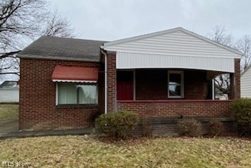 This 2 Bedroom/1 Bath ranch house is located in Youngstown.  Living room, kitchen with dine in area, full unfinished basement with washer and dryer connections and a 1 car detached garage.  Tenant is to provide all their own appliances.  Monthly rent is $675.00 and the tenant pays all the utilities.  Full security deposit of $675.00 plus first months rent is due before an approved tenant can move in.  No smoking and no Section 8.