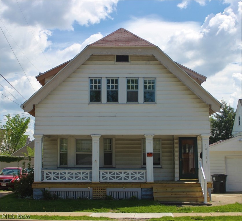 Schedule your showing Today! Don't Miss Out! Rare beautifully restored property with original historic elements. A single family home that contains 1,432 sq ft and was built in 1903. It contains 3 bedrooms and 1 bathroom.