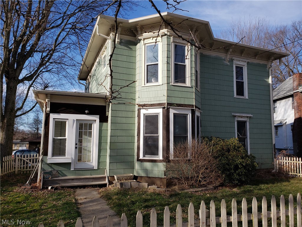 Attention investors! Perfect location for this 2 unit investment property. Tons of character with plenty of updates: updated bathrooms, newer furnaces, fresh paint, new steps up to the upper unit, gorgeous bay window, enclosed front porch, fenced in front yard and more. Still some work needed in the lower unit. Fantastic opportunity to owner occupy the lower unit and generate income from the upper unit. Or, complete the lower unit and use both as an income generating investment. Close to downtown Kent, shopping, dining and more.