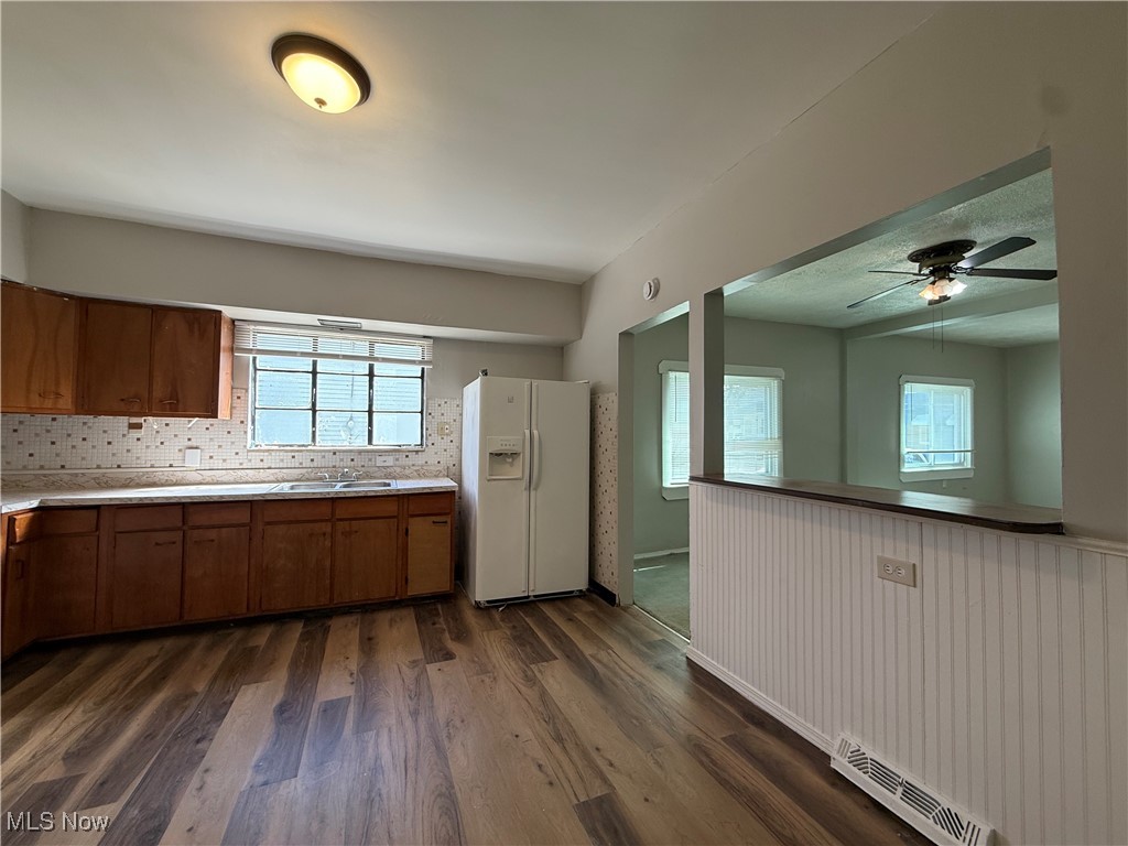 L H Mcarthurs - Residential Lease