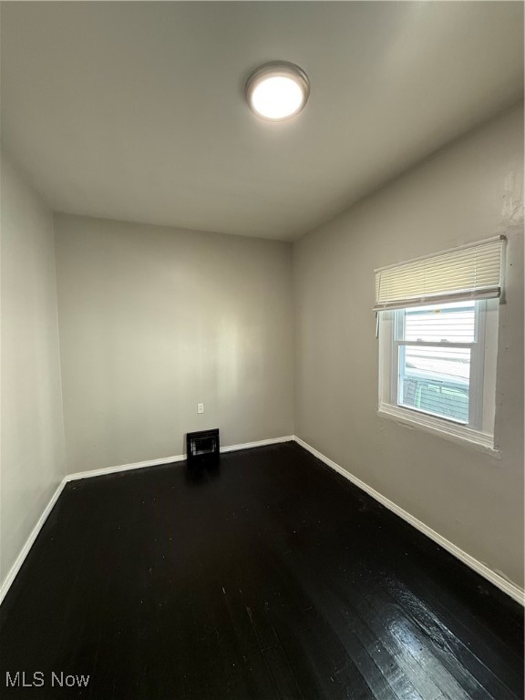 L H Mcarthurs - Residential Lease