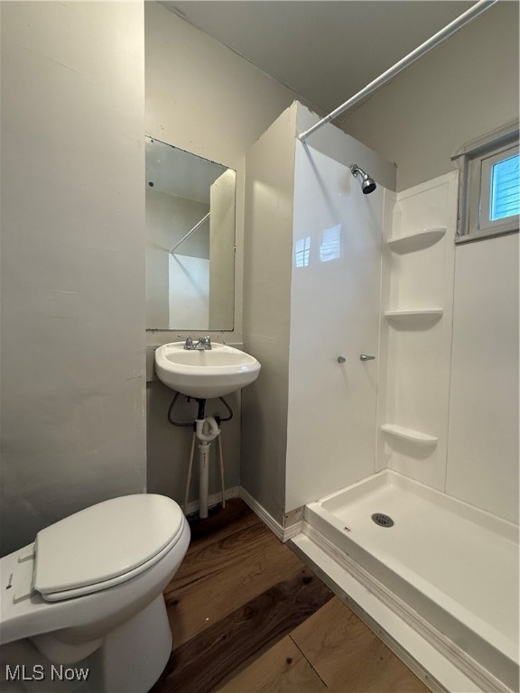 L H Mcarthurs - Residential Lease