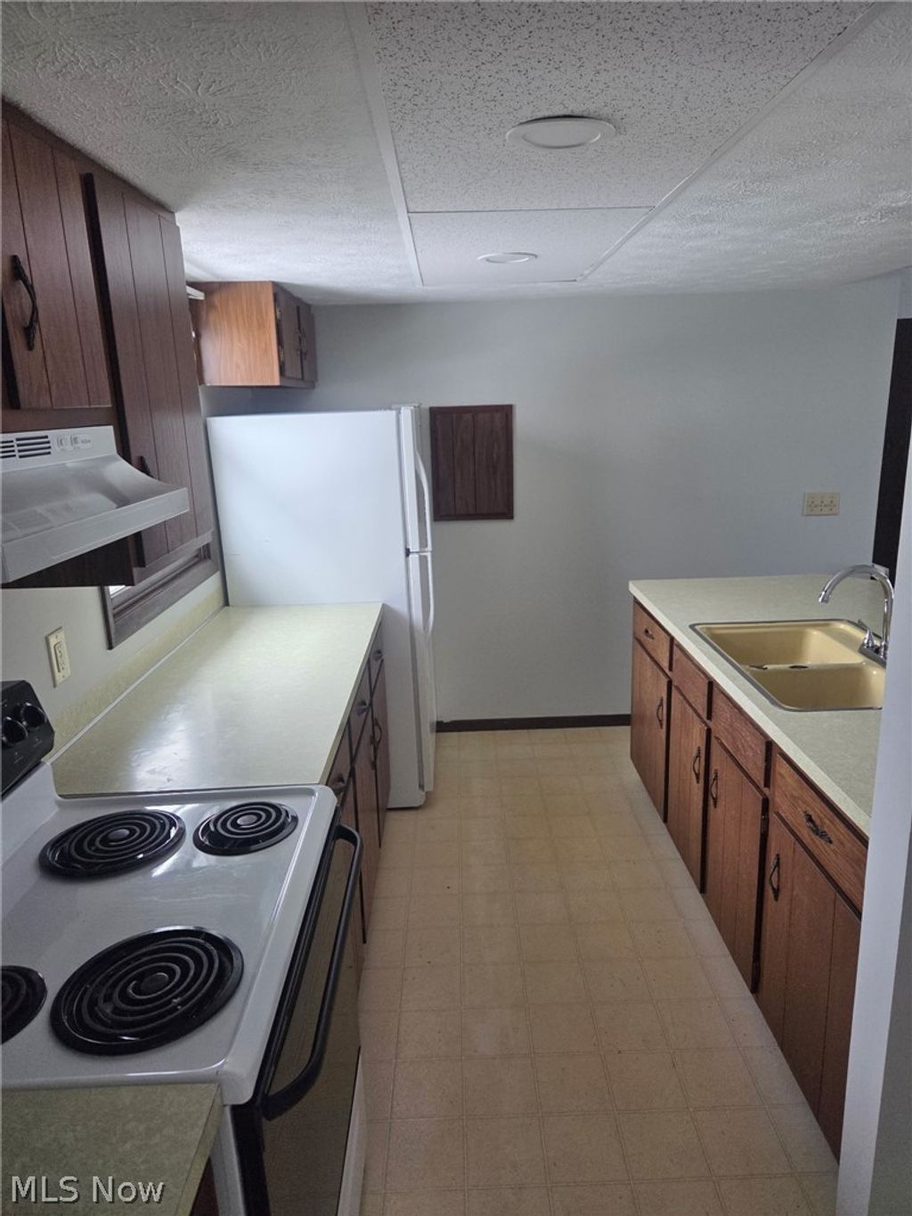 Photo of 515 Leonard Avenue SW, Massillon, OH 44646 (MLS # 5196835)