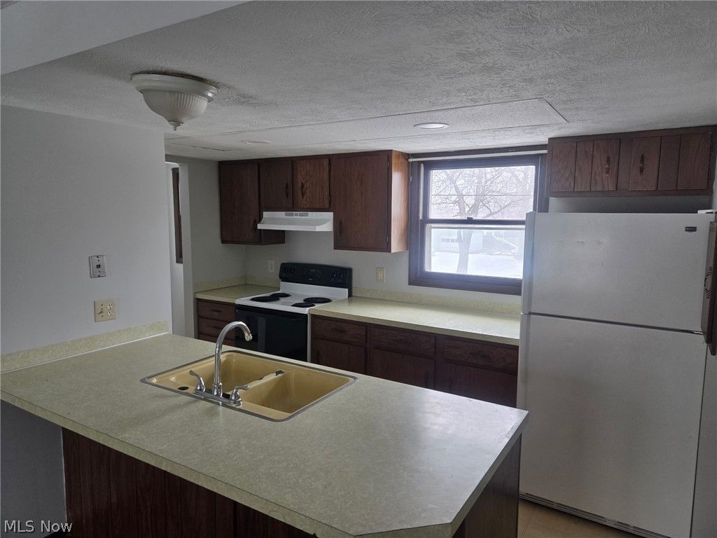 Photo of 515 Leonard Avenue SW, Massillon, OH 44646 (MLS # 5196835)