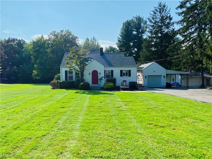 So you want the perfect HGTV, 110% remodeled, amazing 3 bed/1 bath home w/over an acre of land w/an extra huge 20’ x 30’ shop in the back for Dad? You’re going to love your new home!! Look no further than this rare 100% turnkey Howland beauty w/absolutely nothing for you to do but move right in! There’s been tons of work & time put into this amazing, unique home & is beautifully updated w/all the new, light greys & cremes that today’s modern buyers love & want! This home sits far back from the road which is perfect for your kiddos or pets to run & play to their hearts content w/your oversized 1 acre lot! There’s a super long dog run line that runs all the way back to the second garage which will keep your pooch super happy while giving him tons of healthy exercise! This home “POPS” the second you walk into this beauty & has amazing “flow” that makes you feel right at home & ready to settle in! Mom will absolutely love her new kitchen with all new modern appliances, updated sink, pull h