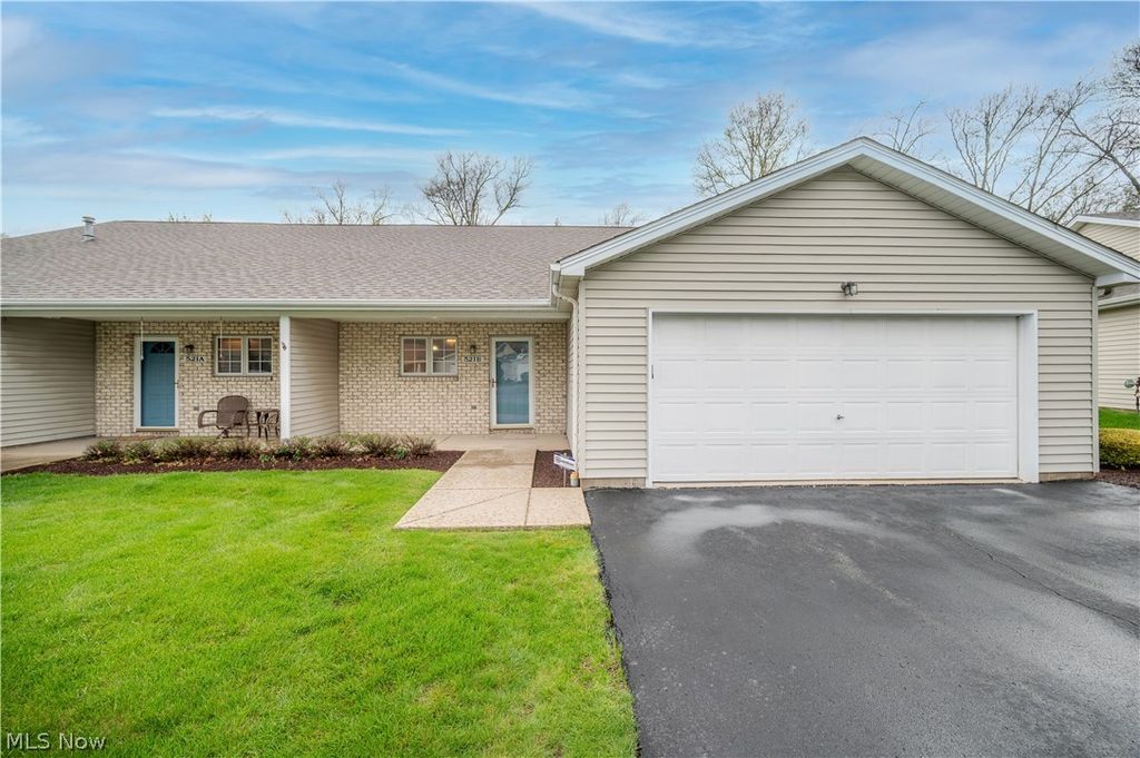 Photo of 521 Wilcox Lane #B, Austintown, OH 44515 (MLS # 5201818)