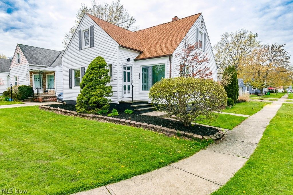 Photo of 434 E 272nd Street, Euclid, OH 44132 (MLS # 5205085)