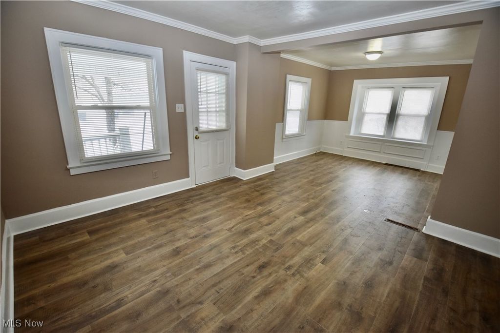 Photo of 583 Victoria Avenue, Akron, OH 44310 (MLS # 5184308)