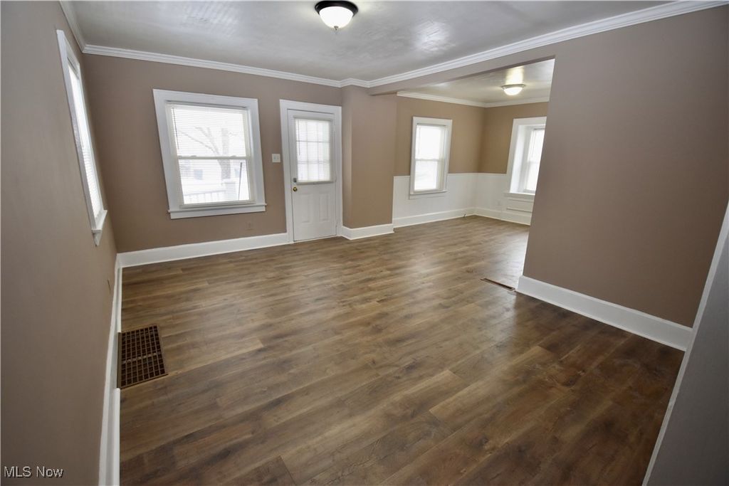 Photo of 583 Victoria Avenue, Akron, OH 44310 (MLS # 5184308)