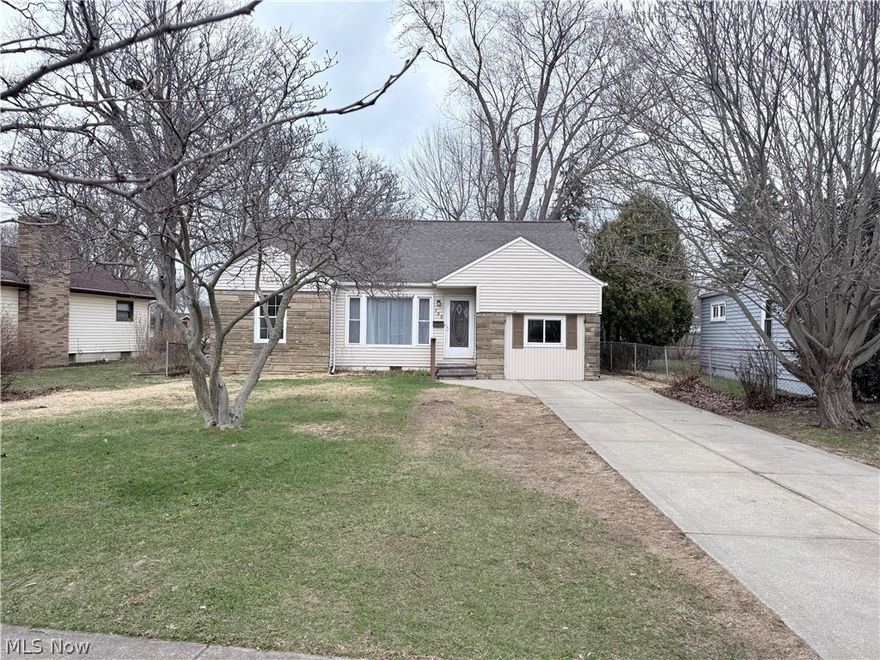 This property is full of potential and ready for your personal touches. Located on a quiet street with sidewalks, the home features 3 bedrooms, 1 bathroom, and a large backyard.
New hot water tank installed in 2025 and a convenient location close to schools, shopping, restaurants, and freeway access. Please note that the home is being sold AS-IS, with no repairs to be provided by the seller.