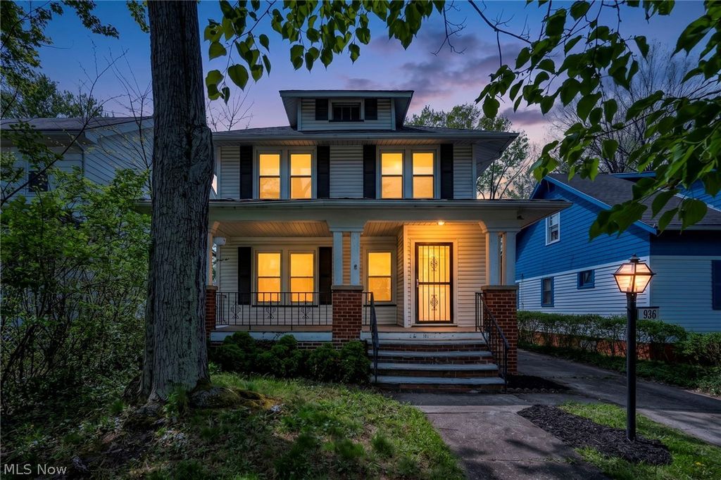 Photo of 936 Selwyn Road, Cleveland Heights, OH 44112 (MLS # 5204829)