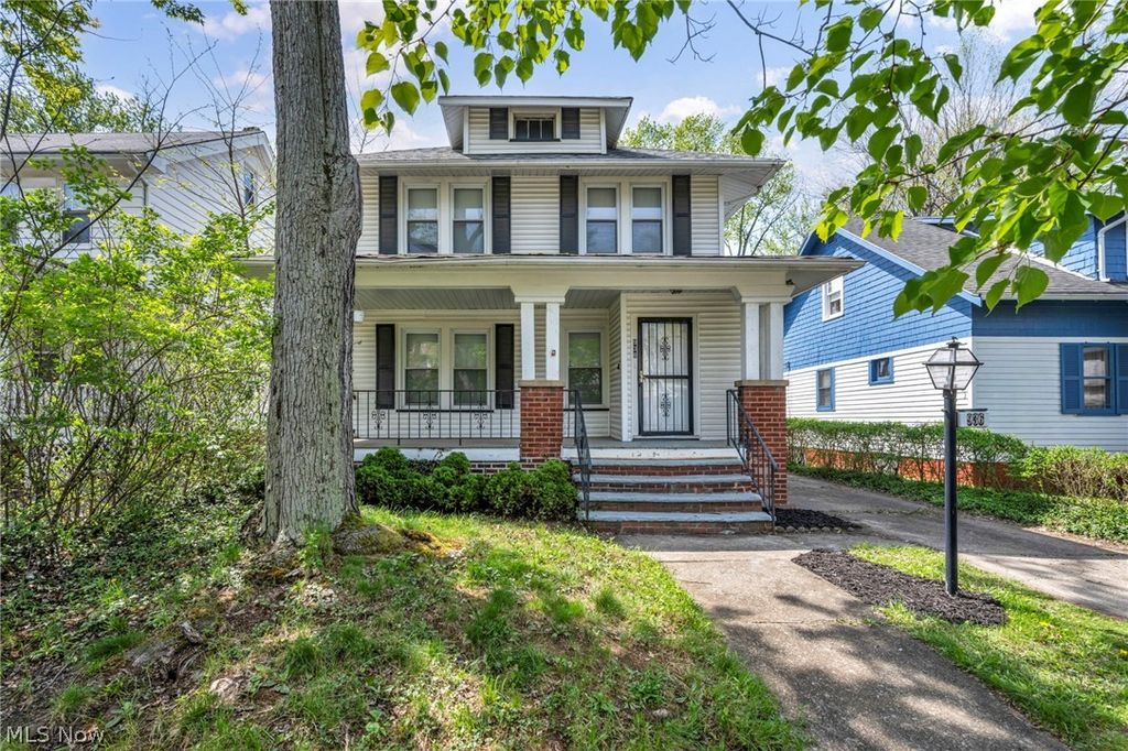 Photo of 936 Selwyn Road, Cleveland Heights, OH 44112 (MLS # 5204829)