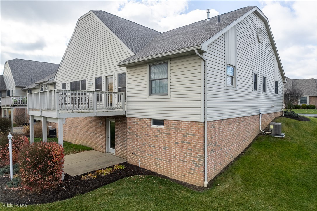 945 Amundsen Dr, Canal Fulton, Ohio image 3