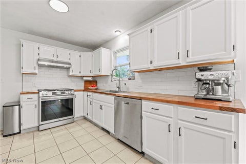 Tiny photo for 2008 Springfield Lake Boulevard, Akron, OH 44312 (MLS # 5239960)