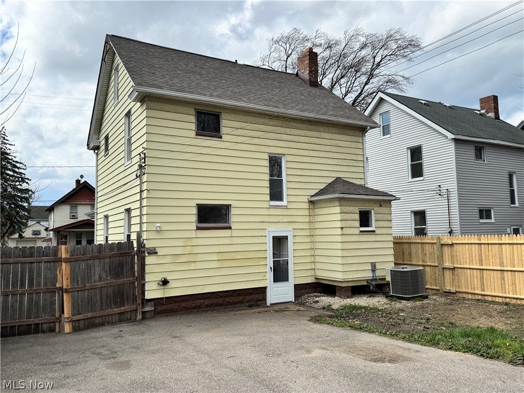 Photo of 3059 W 111th Street, Cleveland, OH 44111 (MLS # 5198676)