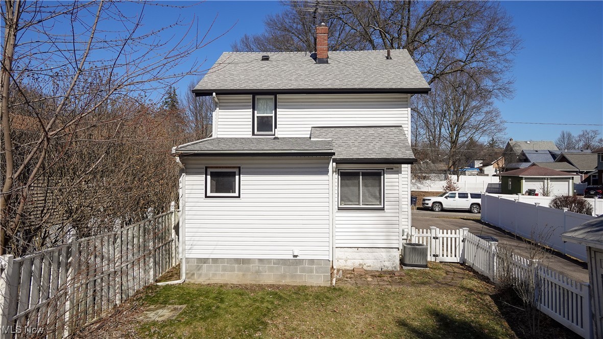 526 Floyd Street, Akron, Ohio image 4