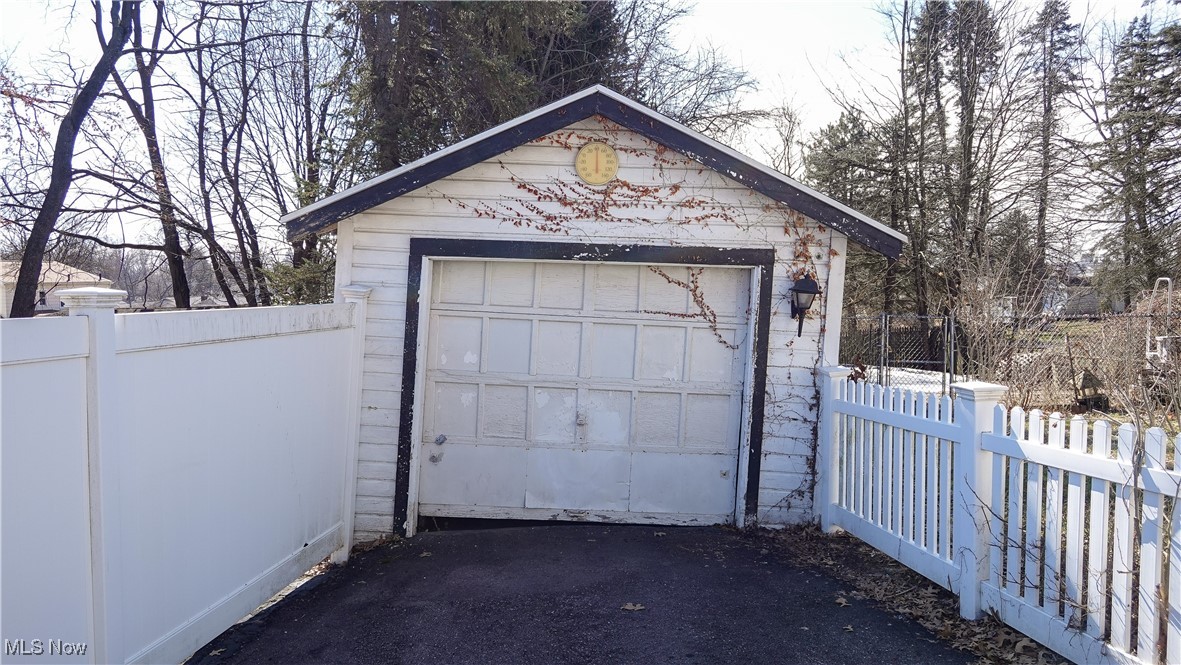 526 Floyd Street, Akron, Ohio image 6