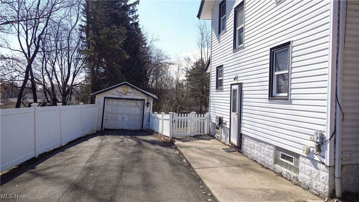 526 Floyd Street, Akron, Ohio image 3