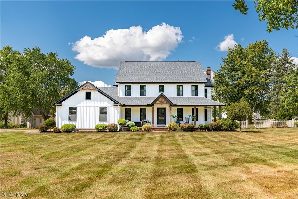 Photo of 11121 Geib Avenue NE, Hartville, OH 44632 (MLS # 5203425)