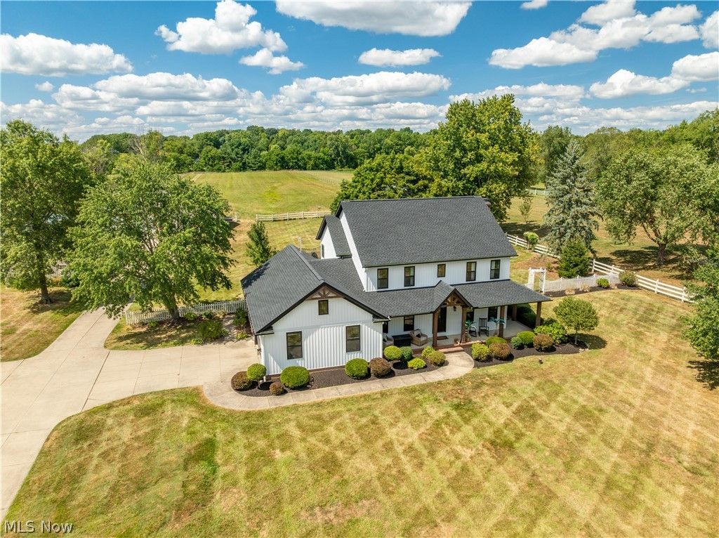 Photo of 11121 Geib Avenue NE, Hartville, OH 44632 (MLS # 5203425)