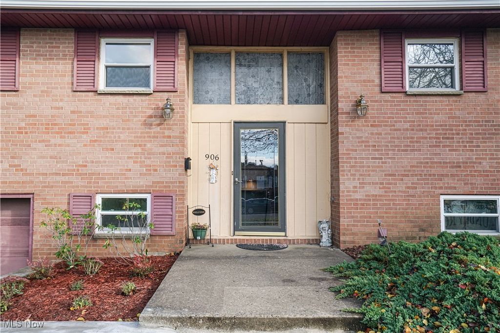 Photo of 906 Westview Drive, Belpre, OH 45714 (MLS # 5173920)