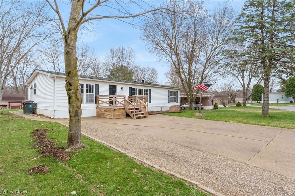 Photo of 62 Thomas Boulevard NW, Massillon, OH 44647 (MLS # 5195116)