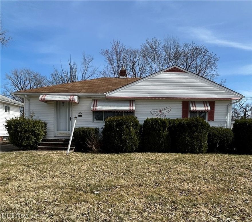 E.189 is ready for your ideas. Charming 3-bedroom, 2 bathroom ranch located on a peaceful street minutes from Harvard Park Shopping Mall and newly built Pinecrest. This home offers great curb appeal and is a fantastic opportunity for an investor or first time buyer. The half finished lower level  provides ample space and has a built in bar. This cozy home is just waiting for its new owners. Schedule a showing today!