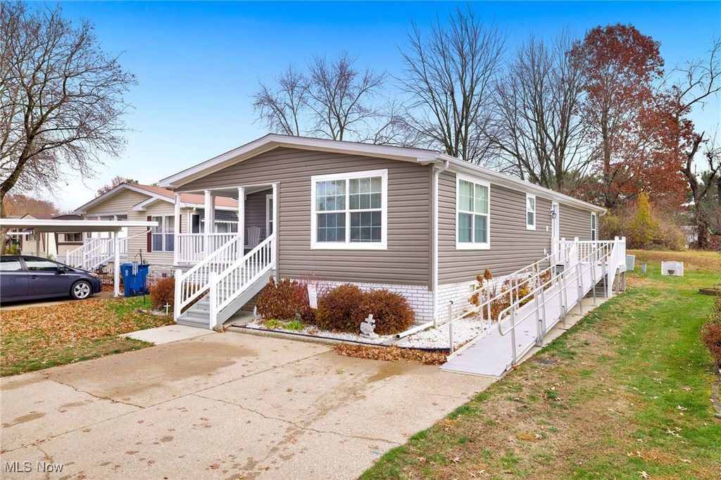 Photo of 32 C Street SW, Navarre, OH 44662 (MLS # 5181936)