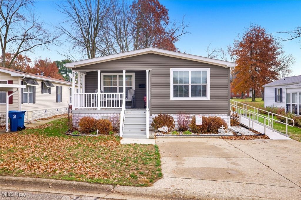 Photo of 32 C Street SW, Navarre, OH 44662 (MLS # 5181936)