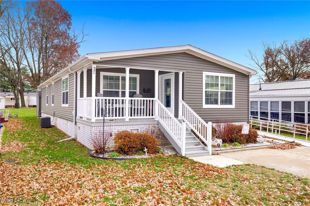 Photo of 32 C Street SW, Navarre, OH 44662 (MLS # 5181936)