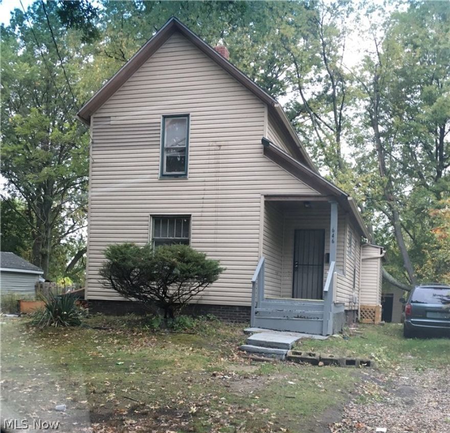 3 Bedroom 1 bath available for rent.  2 car detached storage garage.  newer carpet. All adults must fill in an online application that runs credit, criminal and eviction history. $35 app fee.  No section 8.