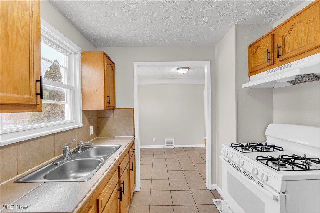 Knickerbocker Land Cos Burkla - Residential Lease